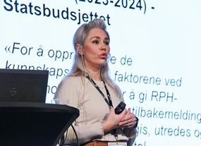 Anette Jørve Ingjer, seniorrådgiver i Helsedirektoratet, på Nasjonal nettverkssamling for Rask psykisk helsehjelp 2023