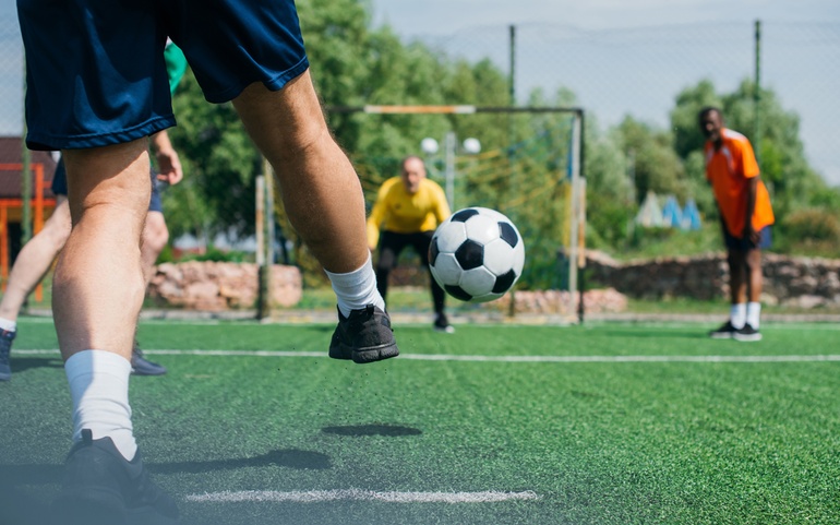 Menn som spiller fotball