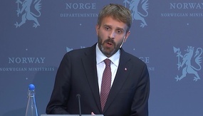 Helse- og omsorgsminister Jan Christian Vestre fra en tidligere pressekonferanse
