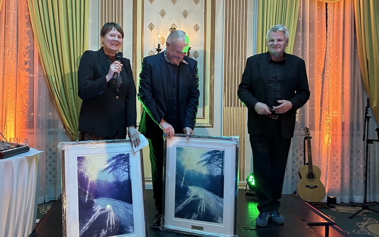 Anne Landheim og Lars Linderoth under utdelingen