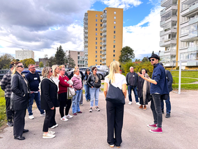 Foto av deltakerne på samlingen ute i bystrøk