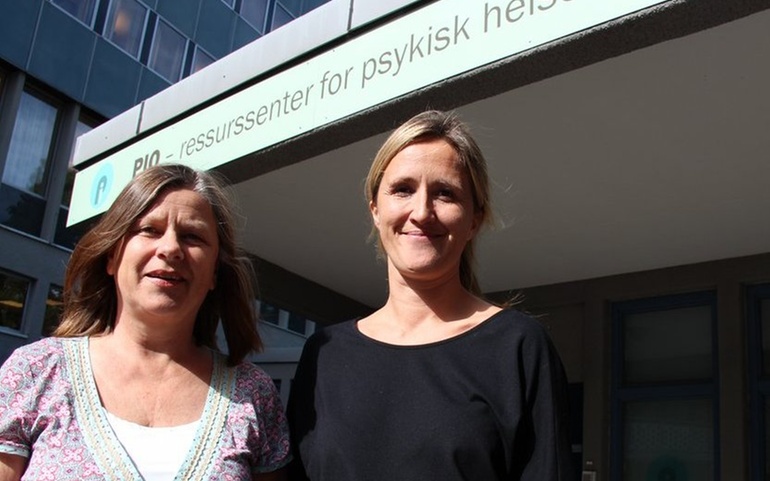 F.v. Inger Hagen og Ellen Eriksen ved PIO-senteret i Oslo