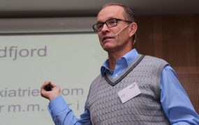 Petter Bugge, psykiater, på NAPHAs samhandlingskonferanse 2012