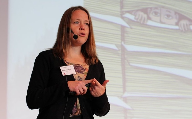 Runa Rodahl Øvland, forteller og kulturarbeider, på FARVE-konferansen 2012