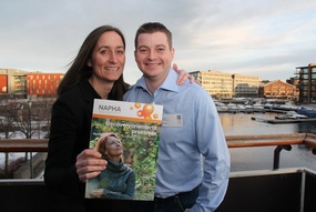 Irene Wormdahl, faglig rådgiver i NAPHA og Kjartan Mølstrevold, leder for botilbud i bydel Hinna, Stavanger