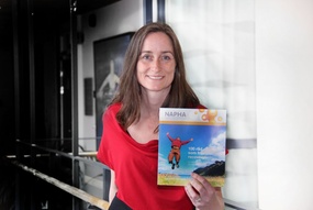 Irene Wormdahl med heftet 100 råd