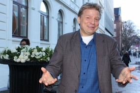 Øystein Eiring gestikulerer