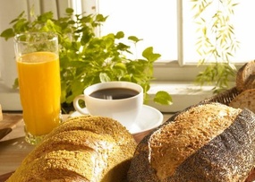 Brød, juice og kaffe