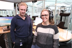 Eirik Damsgaard i NRK (t.v.) og psykolog Ann Birgithe Solhem Eikhom