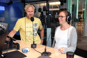 Eirik Damsgaard i NRK (t.v.) og psykolog Ann Birgithe Solheim Eikhom